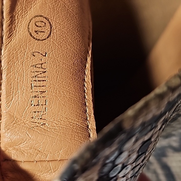 Mata Valentina Bootie Ankle Boot Snake Skin Animal Print Zipper Stacked Heel 10 - Picture 13 of 13